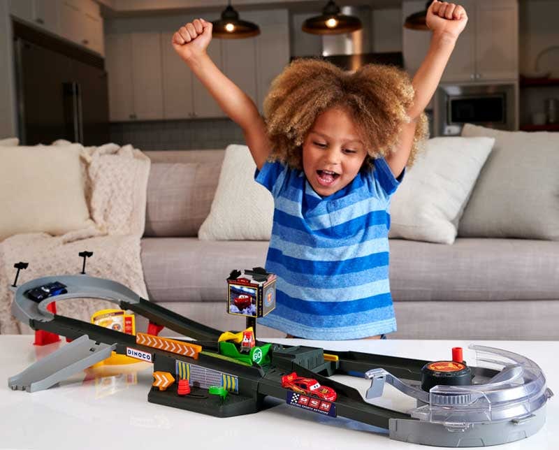 macchinine Disney Cars Pista Piston Cup con lanciatore Booster