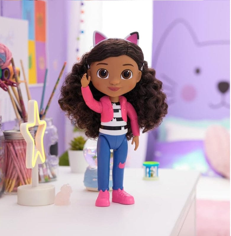 Bambole Gabby Dollhouse La Bambola Di Gabby da 33cm Value con fascia rimovibile orecchie di gattino Gabby Dollhouse La Bambola Di Gabby da 33cm Value con fascia rimovibile orecchie di gattino