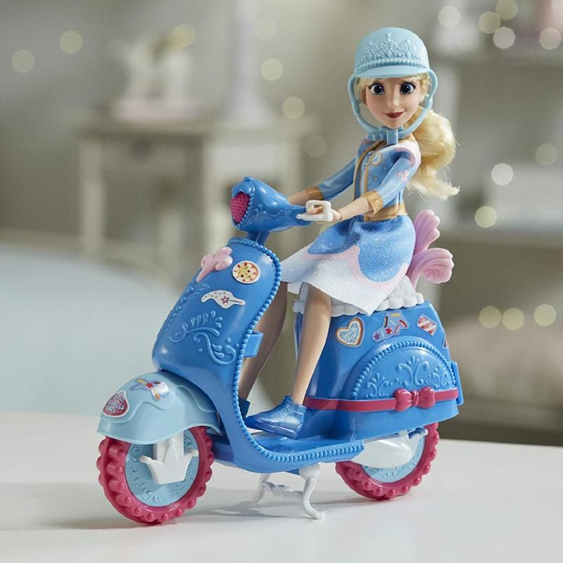 Bambole Disney Princess Cenerentola, Bambola con Scooter