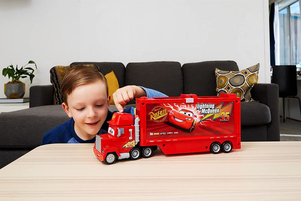 camion giocattolo Disney Cars Camion Mack Autotrasportatore di Saetta McQueen da 43cm con Luci e Suoni Disney Cars Camion Mack Autotrasportatore di Saetta McQueen 